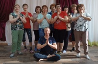 Базовый урок йоги для пожилых людей