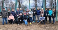 Специалисты Приволжского центра социального обслуживания вышли на  традиционный весенний субботник