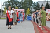 Показ одежды из хлопка и льна